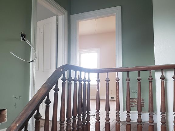 3rd floor landing - 2 doors to bedrooms