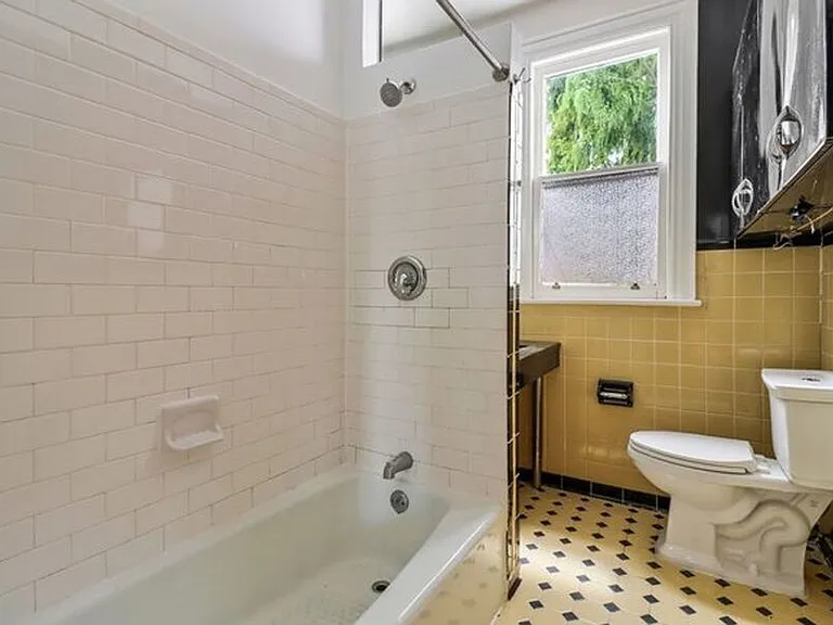1358 Parkwood Pl NW — Photo 10
