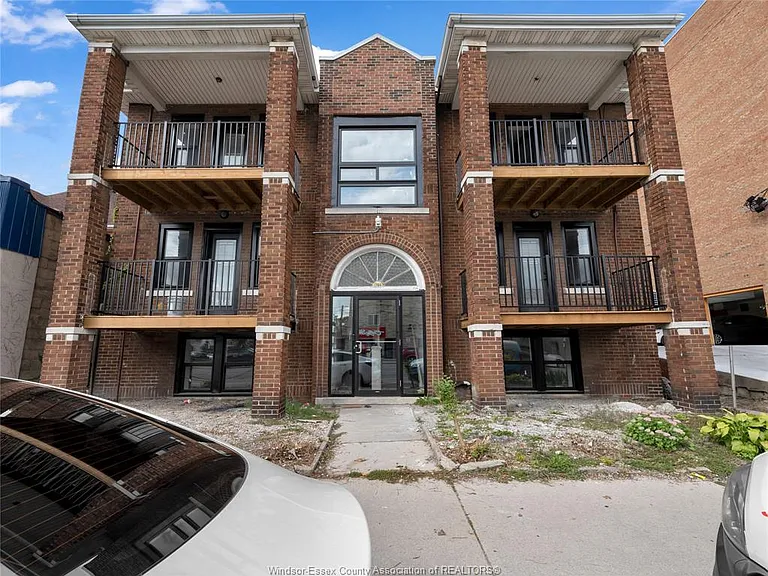 1766 University Ave W #9 — Photo 8
