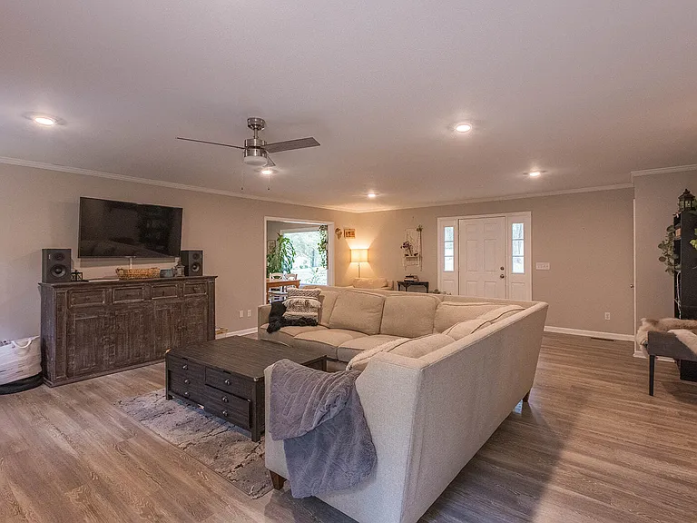 210 Elliott Ct — Photo 14