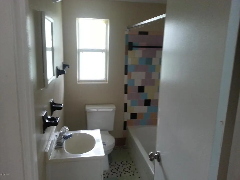 2 bed, 830 sqft, $1,200 — Photo 4