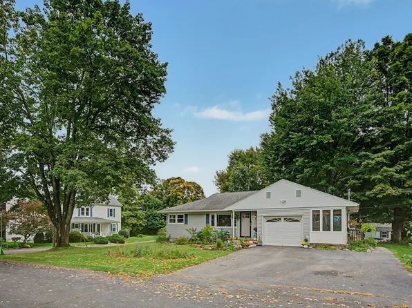 10 Alden St, Easthampton, MA 01027