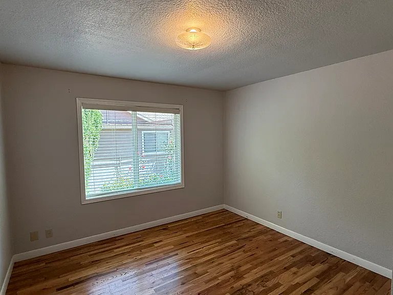 3120 Willamette Dr N — Photo 15