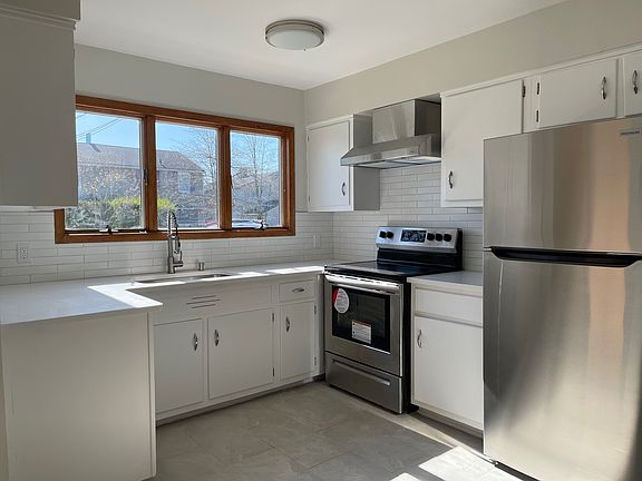 2nd image of 628 Edwards St #B