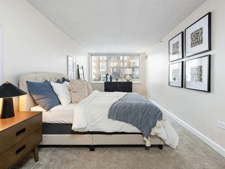 300 East 17th Apartments — Photo 9
