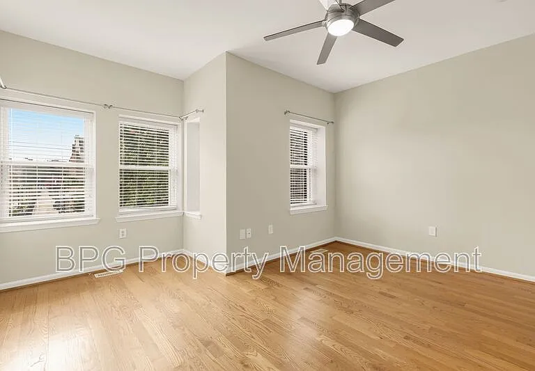 1027 7th St NE — Photo 13