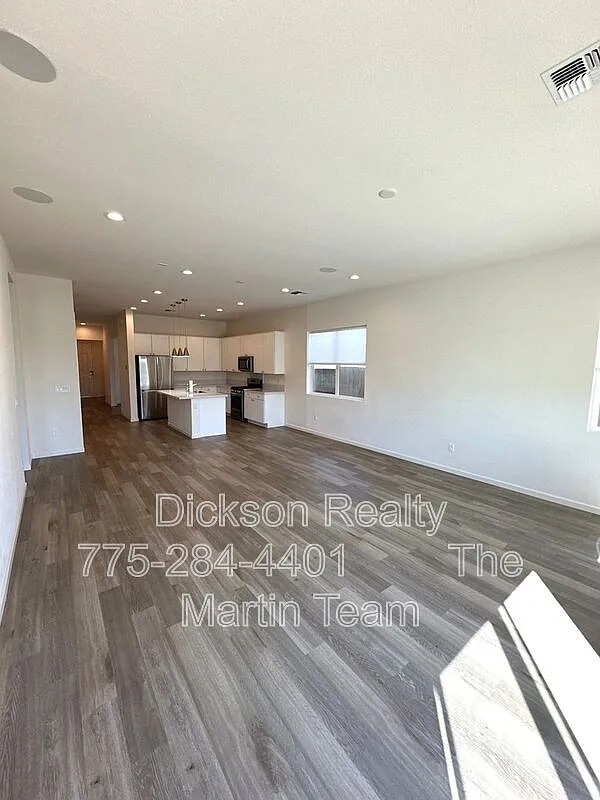 3 bed, 3.0 bath, 1902 sqft, $2,695 — Photo 4