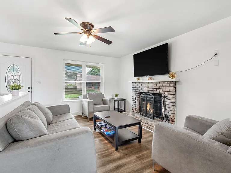 803 Matthews Dr — Photo 8