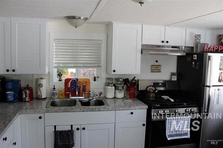 2nd image of 415 W 44th St #1
