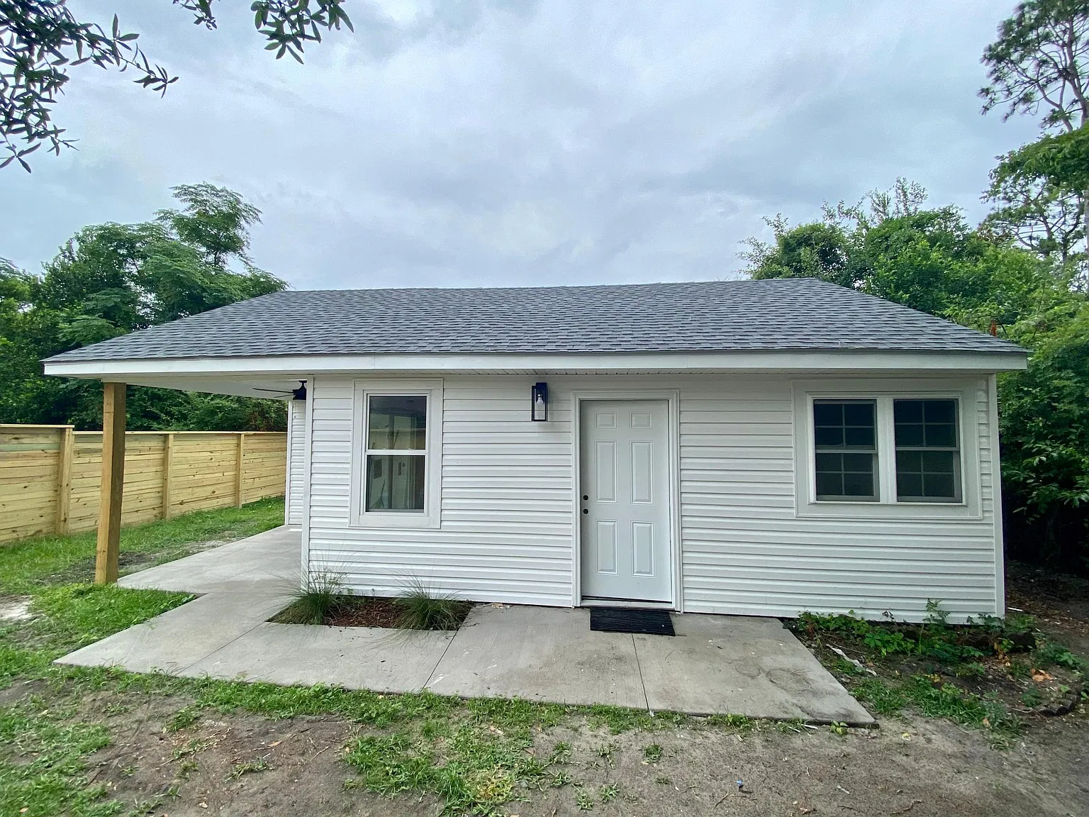 925 Wordsworth Dr — Photo 1