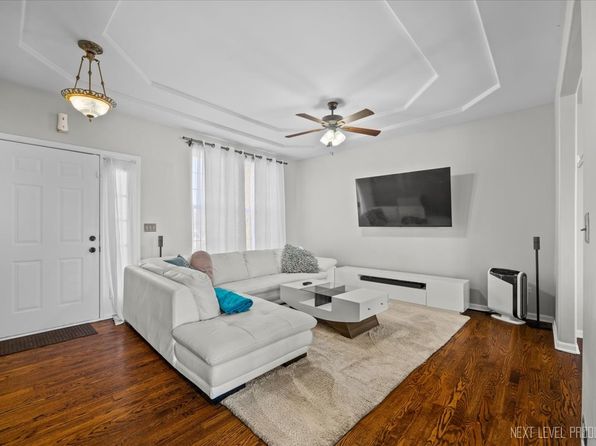 aurora-illinois-67097210 picture