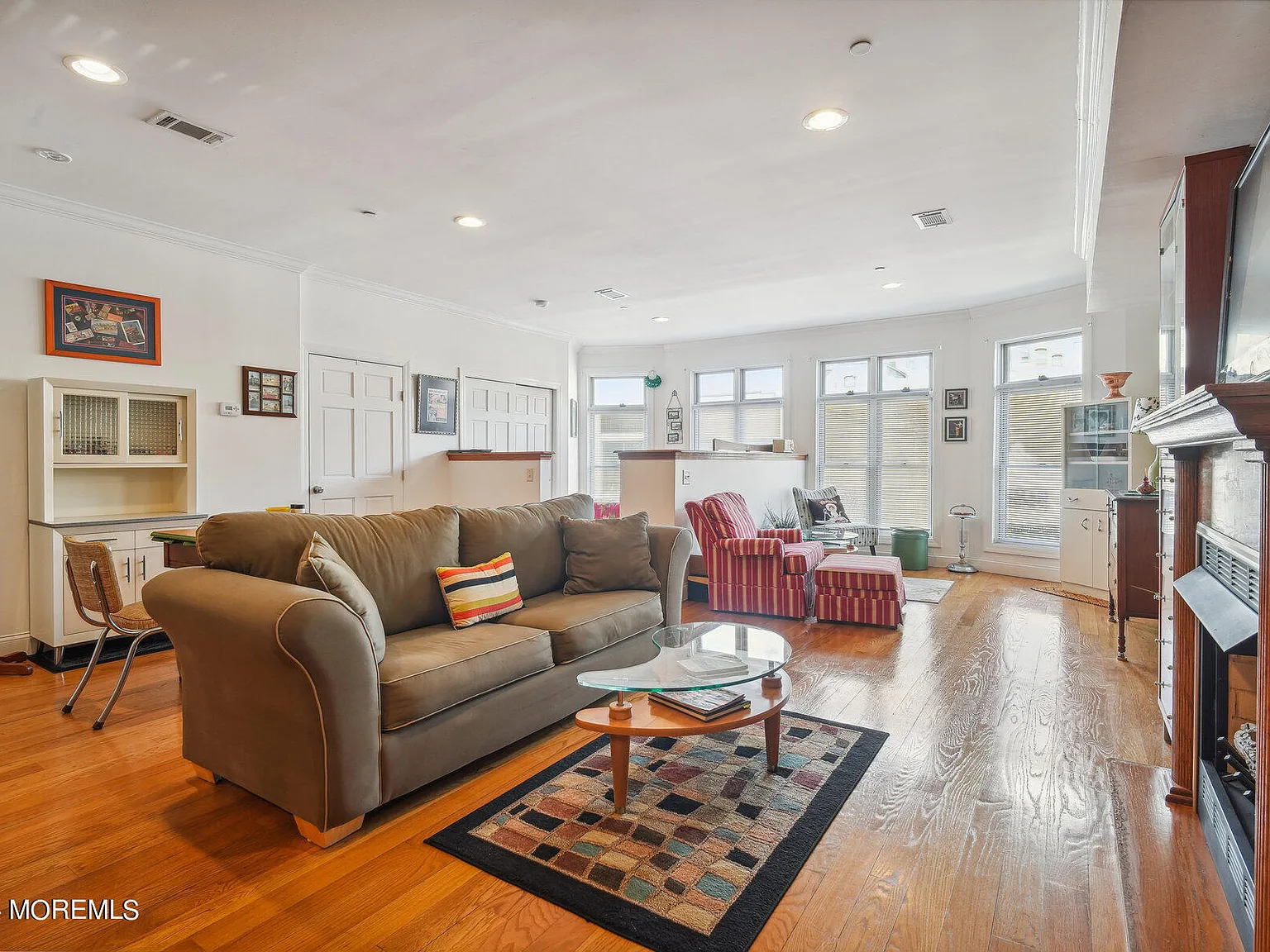 Studio, 960 sqft, $2,300 — Photo 1
