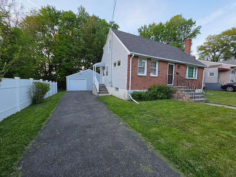 97 Bates St — Photo 28