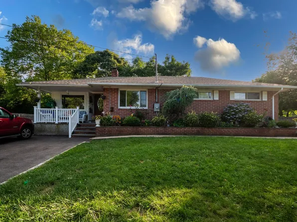 16 Pelham Drive, Brentwood, NY 11717