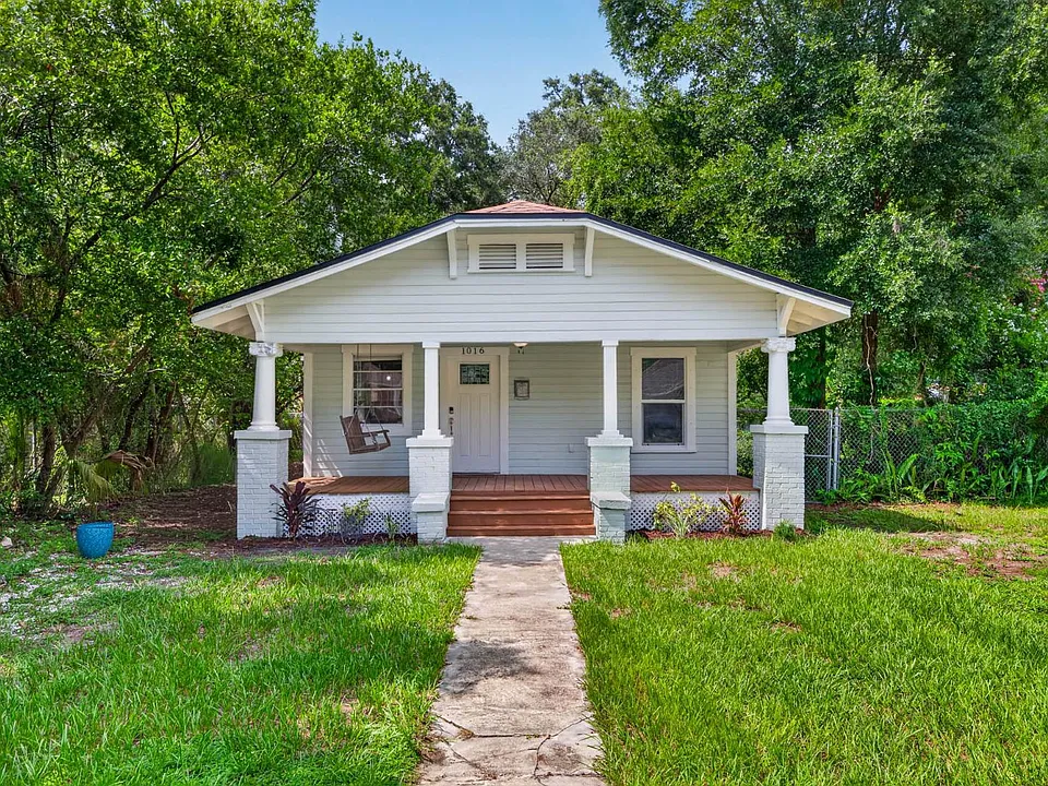 1016 E Ida St