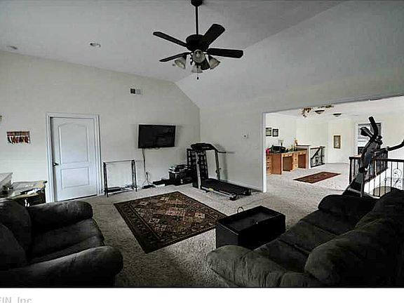 3rd image of 1413 Van Buren Ct