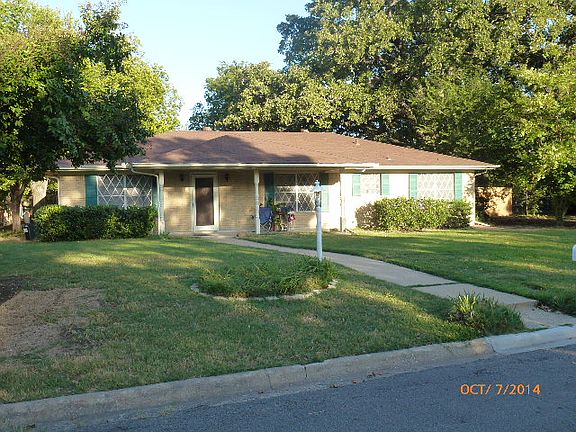 2nd image of 205 Royal Oaks Dr