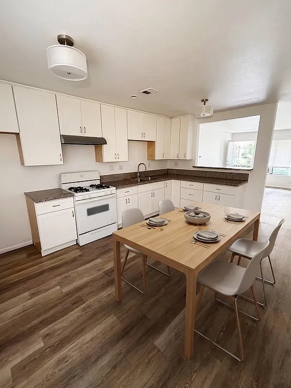 2 bed, 1.0 bath, 800 sqft, $2,650 — Photo 1