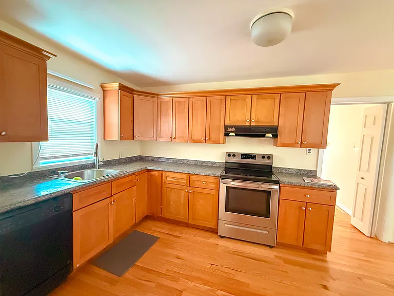 7 Elm St #1 — Photo 3