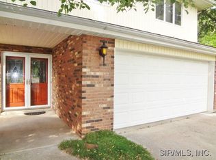 86 Eastmoor Dr, Wood River, IL 62095