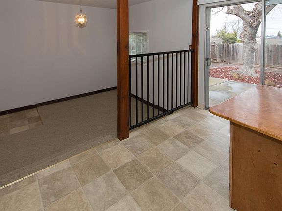 5th image of 166 Manville Ave