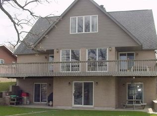 5225 E Lake Shore Dr, Wonder Lake, IL 60097