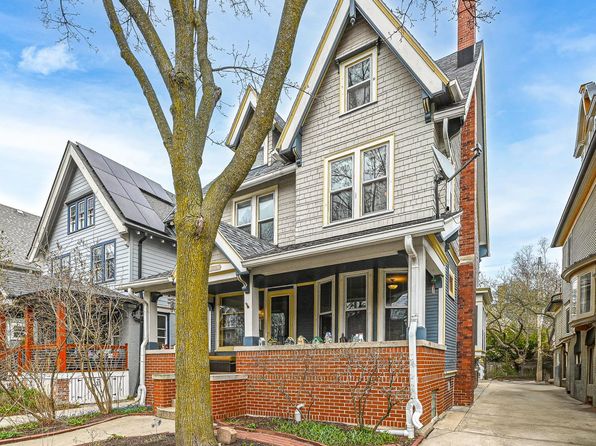 2834 North Hackett AVENUE, Milwaukee, WI 53211