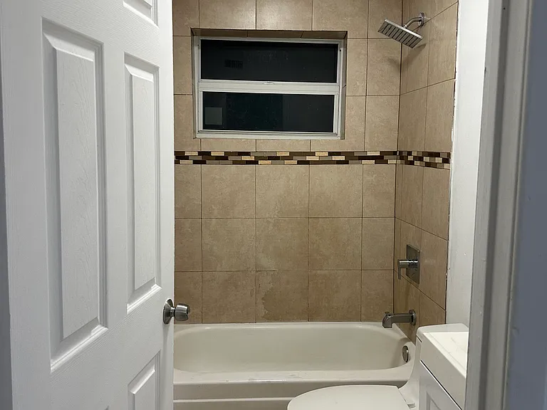 272 SW 3rd St #B — Photo 12