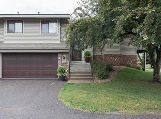 6917 Sherwood Rd, Woodbury, MN 55125