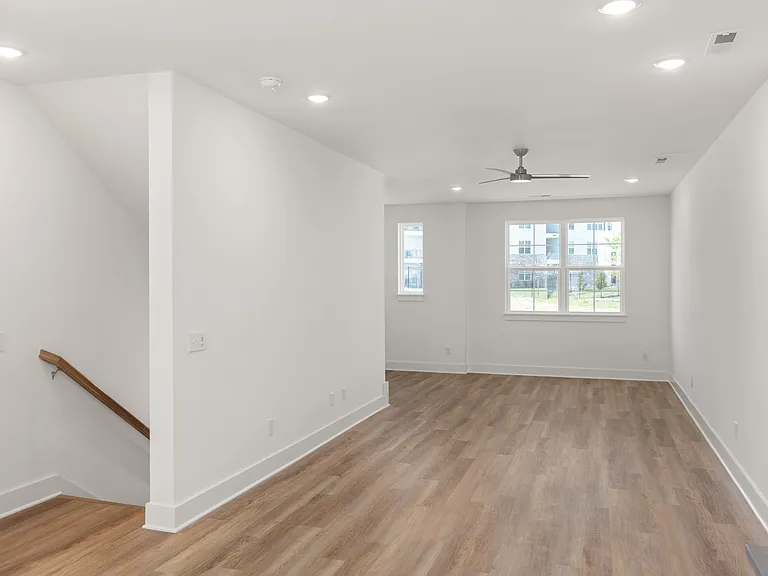 700 N Dupont Ave #204 — Photo 4
