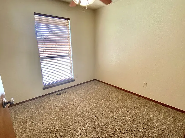 14816 Brent Cir — Photo 8