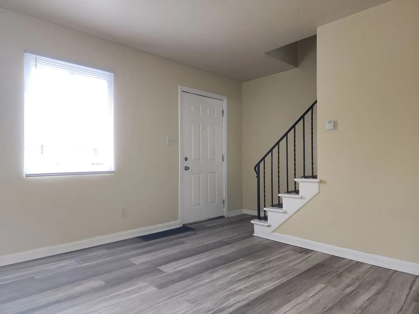 964 South Harris Ave — Photo 3