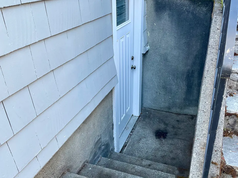 1918 E Galer St #LOWER FLOOR