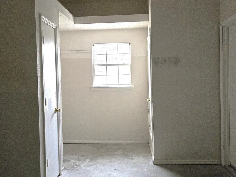 709 La Chapa Ave — Photo 11