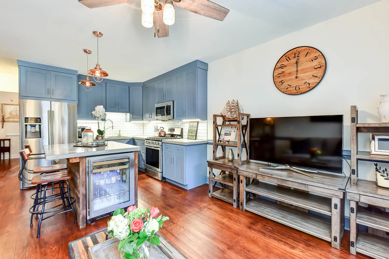 2 bed, 1.5 bath, 1400 sqft, $5,100 — Photo 3