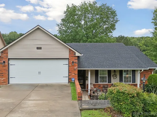 3504 S Rolling Oaks Dr, Tulsa, OK 74107