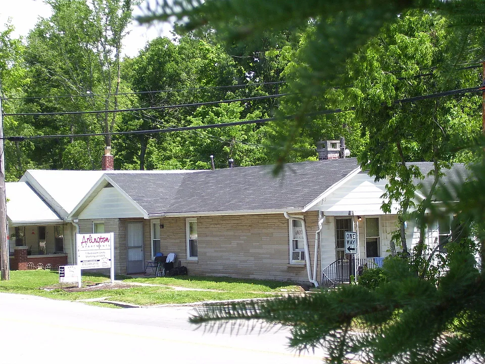 1614 W Arlington