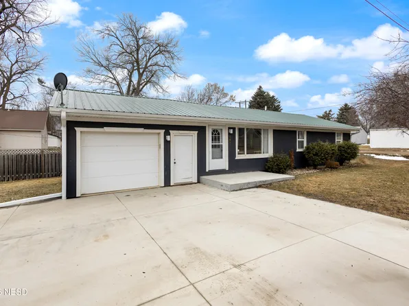 107 5th St, Hayti, SD 57241