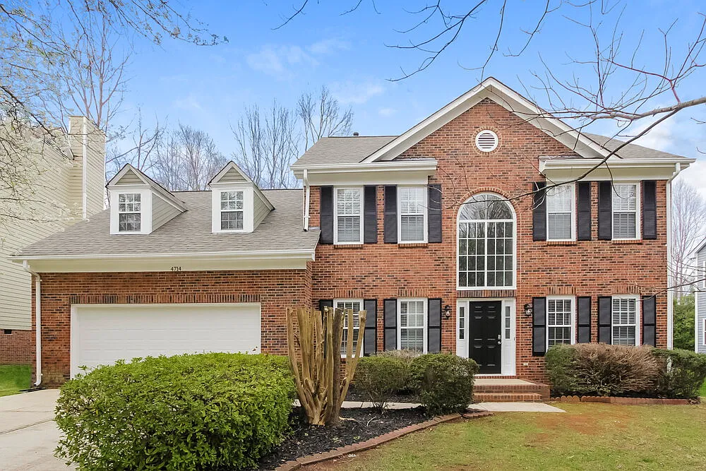 4 bed, 3.0 bath, 2714 sqft, $2,690 — Photo 1