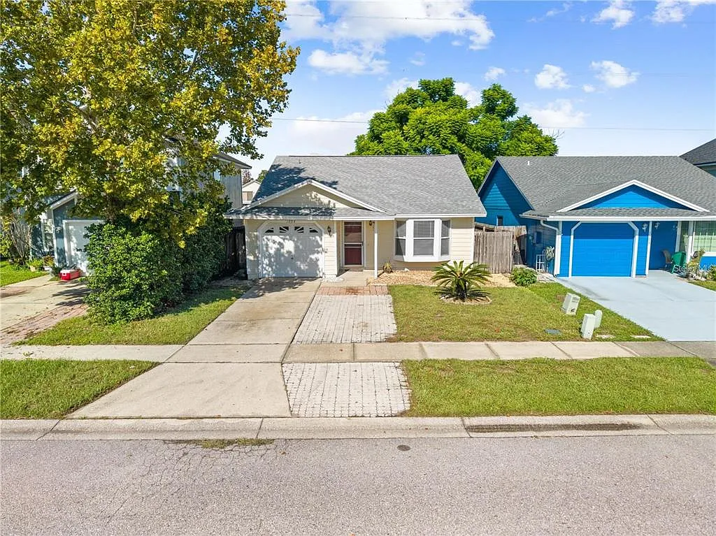 3 bed, 2.0 bath, 1320 sqft, $1,995 — Photo 2