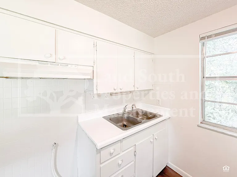 1030 Lakewood Ct #3 — Photo 8