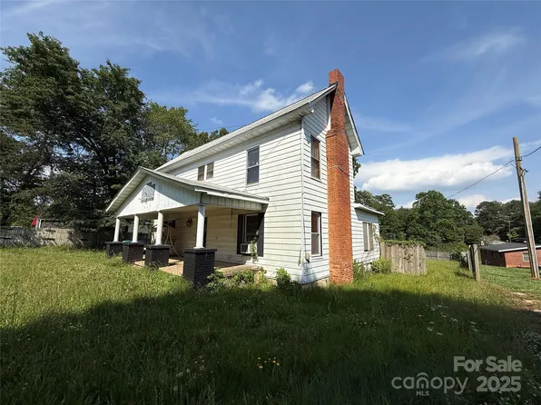 1445 33rd St SW, Hickory, NC 28602