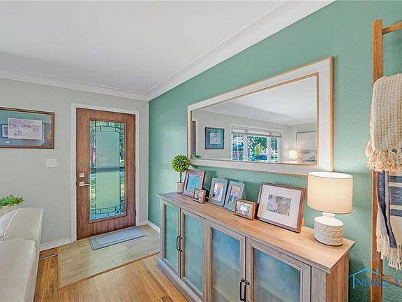 5th image of 306 John Ct