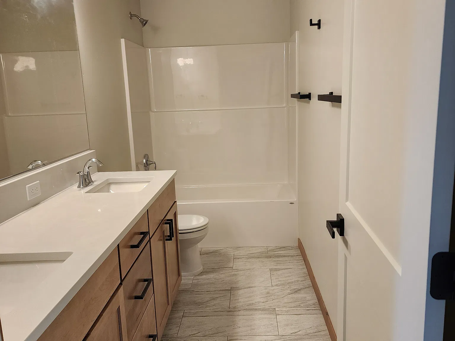 3 bed, 2.5 bath, 1560 sqft, $2,800 — Photo 3