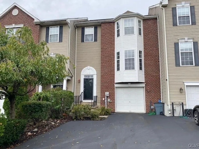 5607 Spring Ridge Dr W — Photo 2