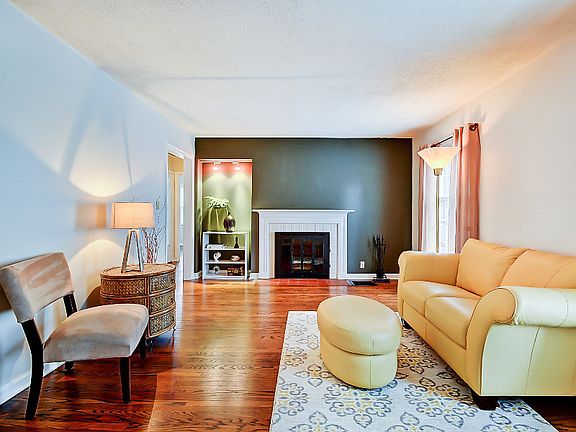 3rd image of 5928 Primrose Ave
