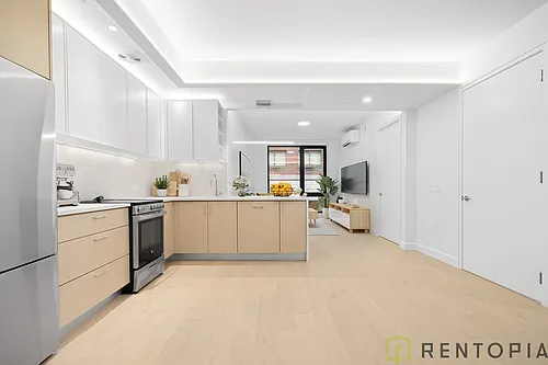 555 W 45th St #6A Photo 1