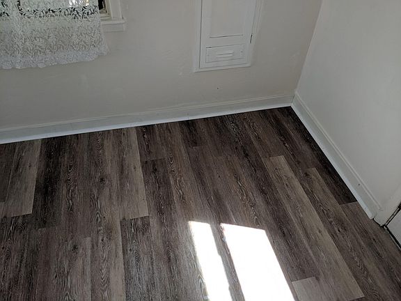 3rd image of 405 N Division St