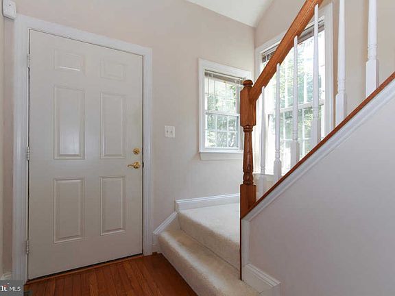 3rd image of 6821 Walnut Park Ln