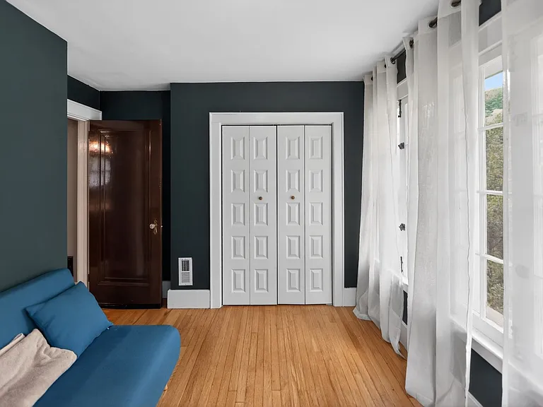 151 Wolcott Ave — Photo 16